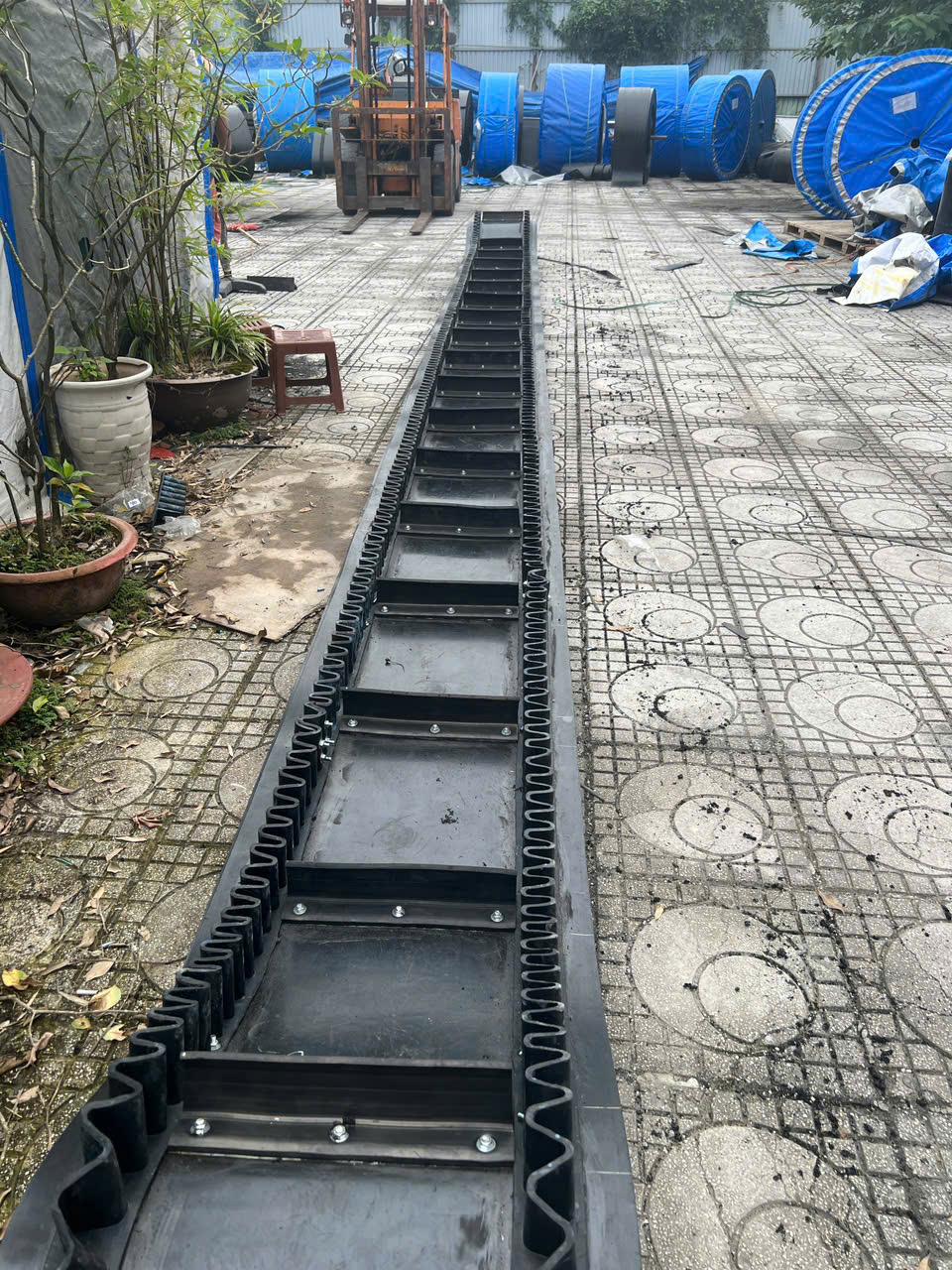 Hình ảnh thi công băng tải thực tế - Băng Tải Tín Phát - Công Ty Cổ Phần Thiết Bị Vật Tư Tín Phát